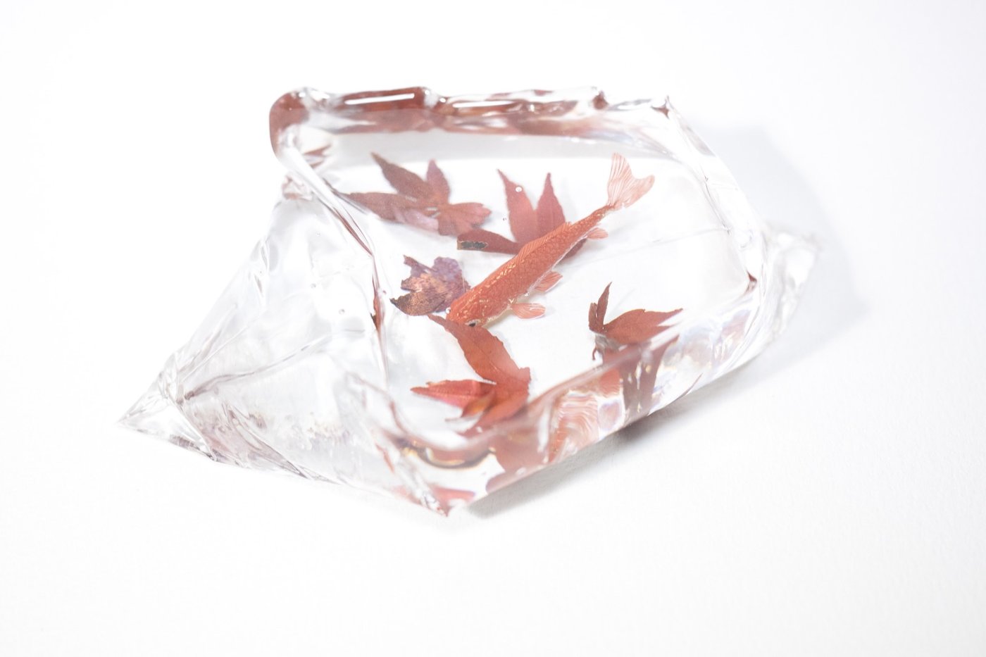 鋳金で制作した金魚の作品「紅葉和金」