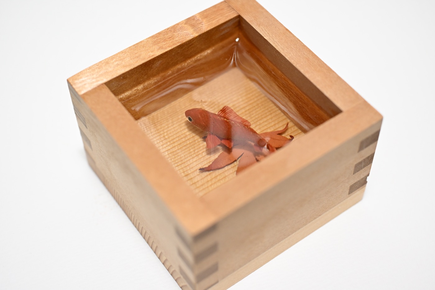 鋳金で制作した金魚の作品「紅升和金」