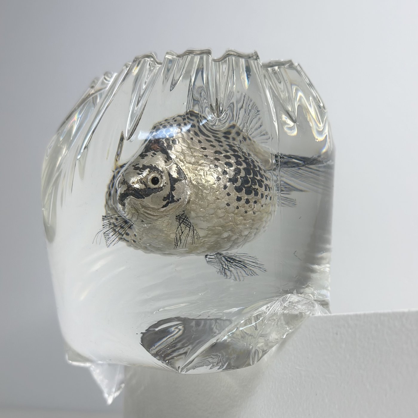 鋳金で制作した金魚の作品「斑ラ珍珠鱗」