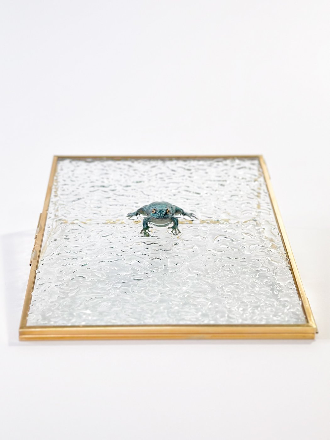 鋳金で制作したカエルの作品「雨ノ蛙「翠雨」」